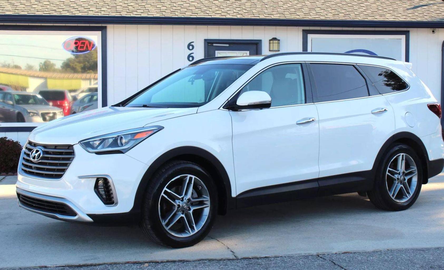 HYUNDAI SANTA FE 2017 KM8SRDHF6HU204820 image